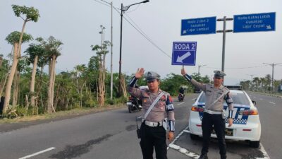 Polres Lombok Barat Tertibkan Lalu Lintas Sore Hari, Cegah Kemacetan di Titik Rawan