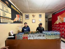 Berantas Pematik Tindak Pidana, Polsek Sape Sita Ratusan Botol Miras dari Pedagang