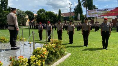 Kapolres Bima Kota Pimpin Upacara Kenaikan Pangkat Personel Polres Bima Kota dan Yon C Sat Brimobda Polda NTB