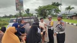 Polres Loteng Himbau Warga Tidak Gunakan Mobil Bak Terbuka Rayakan Libur Nataru.